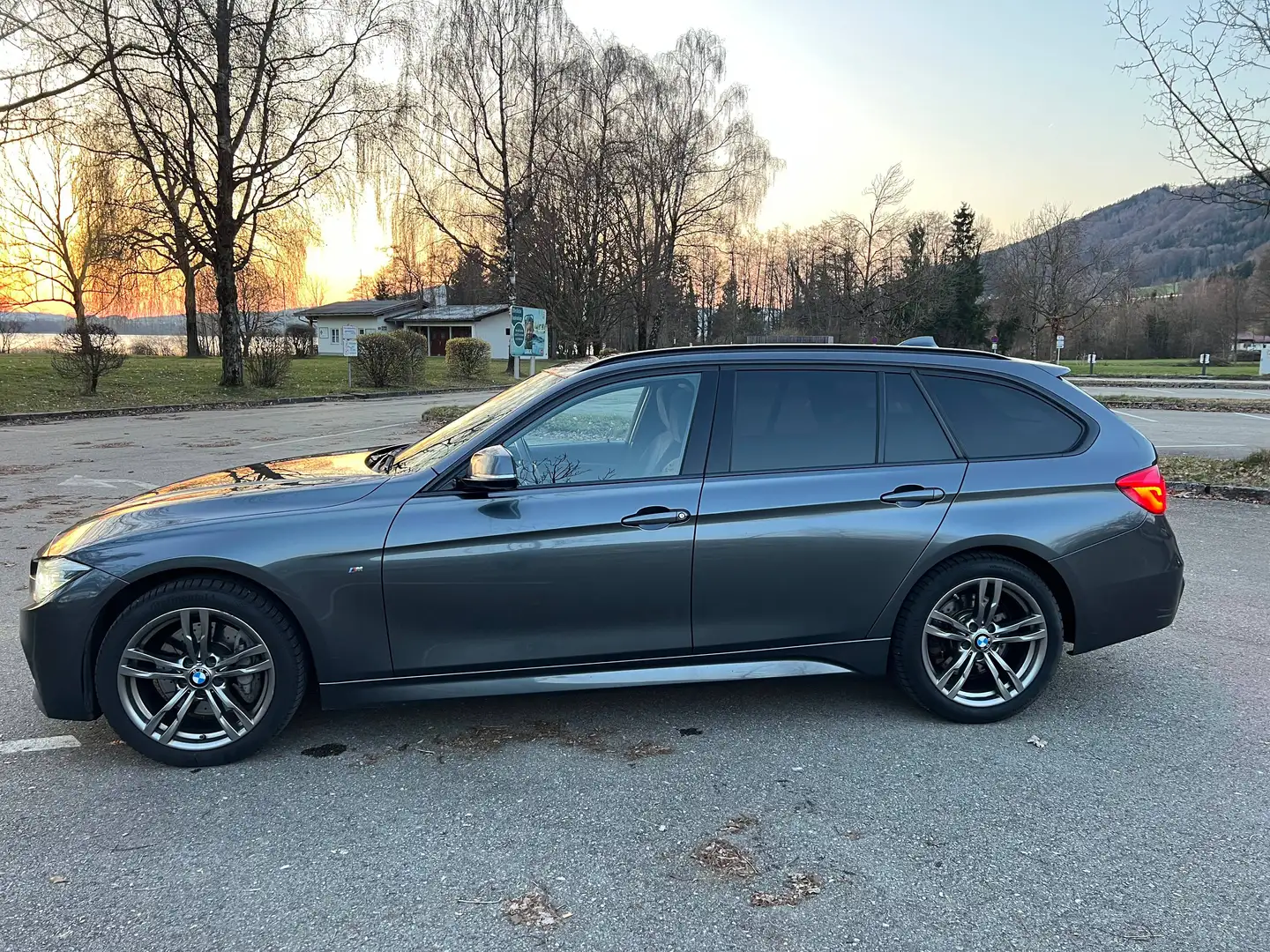 BMW 335 335d xDrive Touring M Sport Aut. M Sport Grau - 2