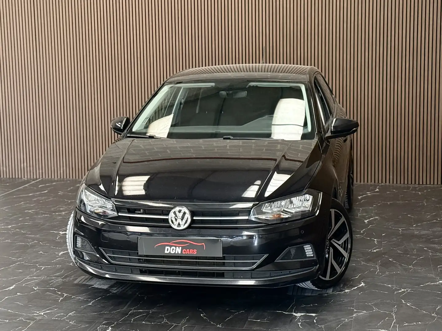Volkswagen Polo 1.6 TDi SCR * JANTES GTi * Zwart - 1