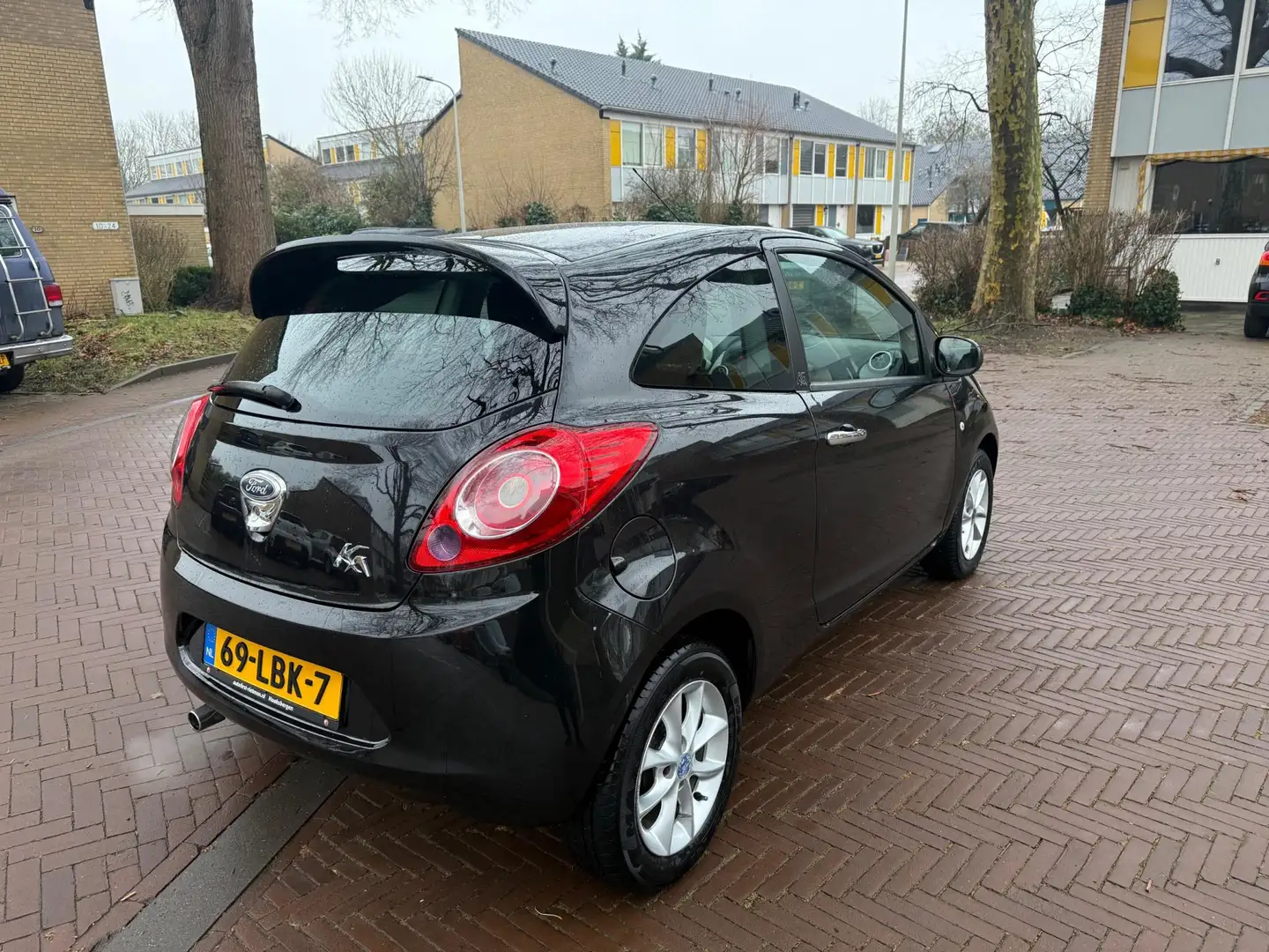 Ford Ka/Ka+ Nieuw APK / 95.000 NAP / Digitale airco / Leuke au Schwarz - 2