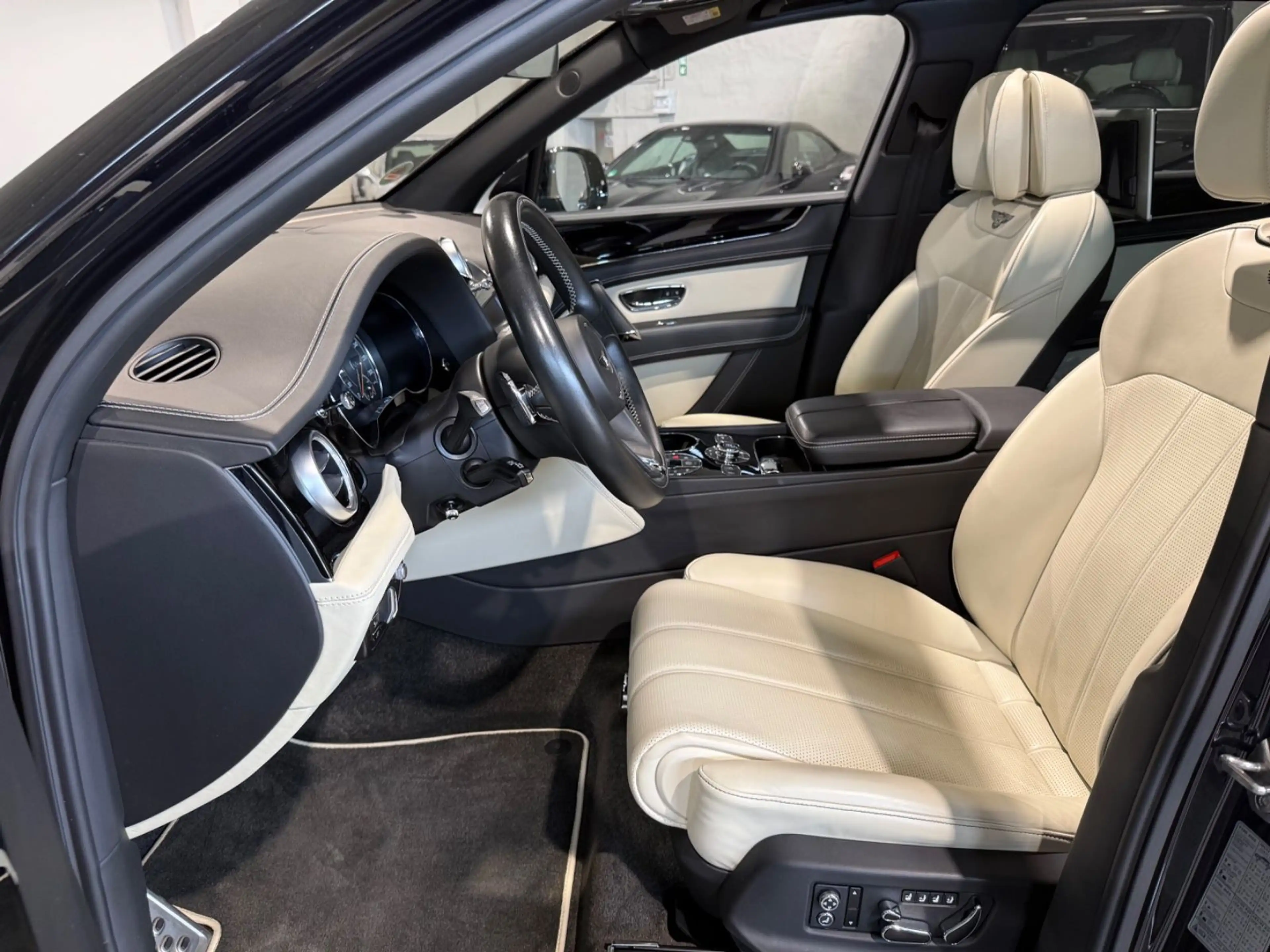 Bentley Bentayga 4.0 V8, 2 Hand — photo 9