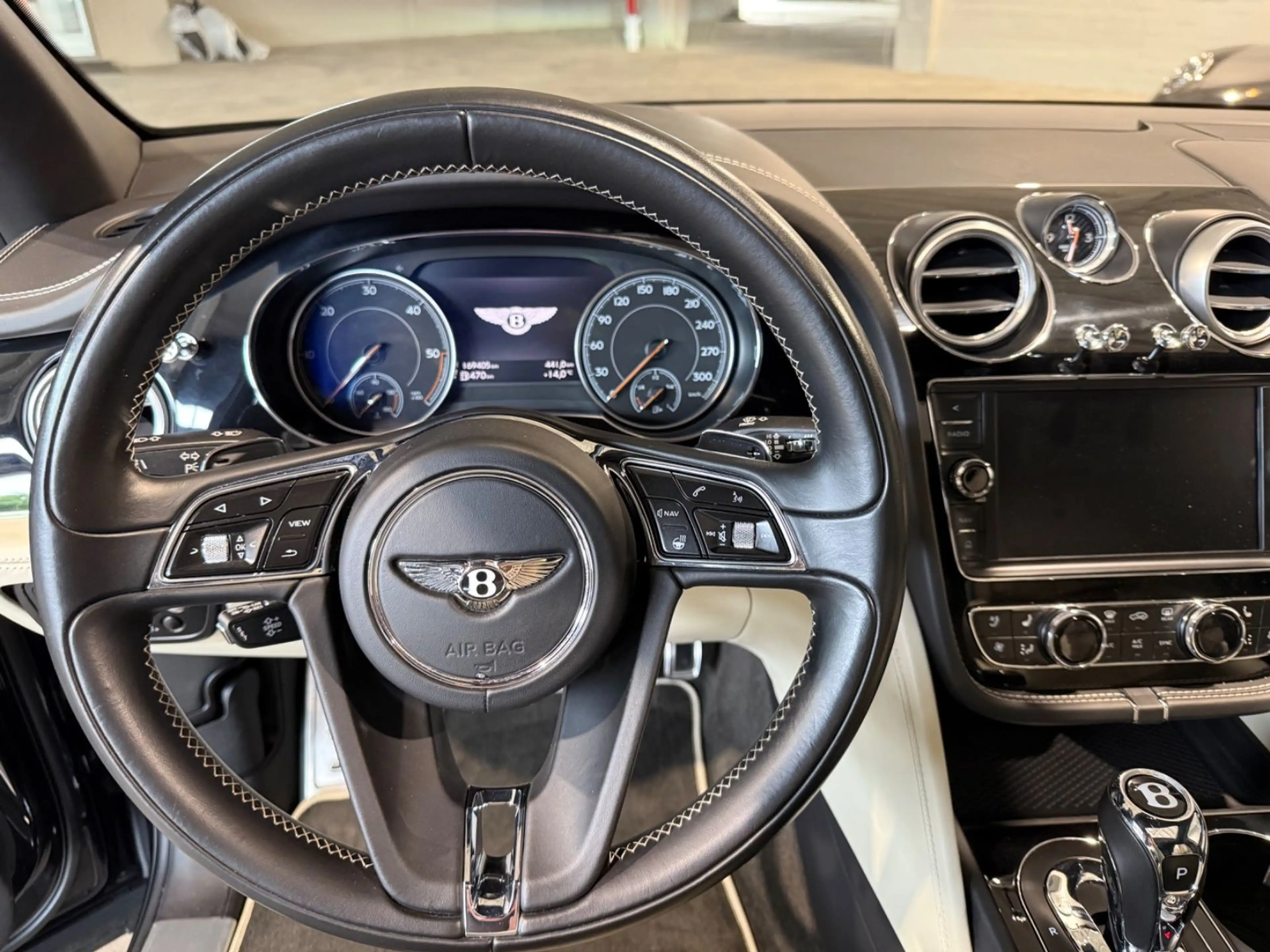 Bentley Bentayga 4.0 V8, 2 Hand — photo 12