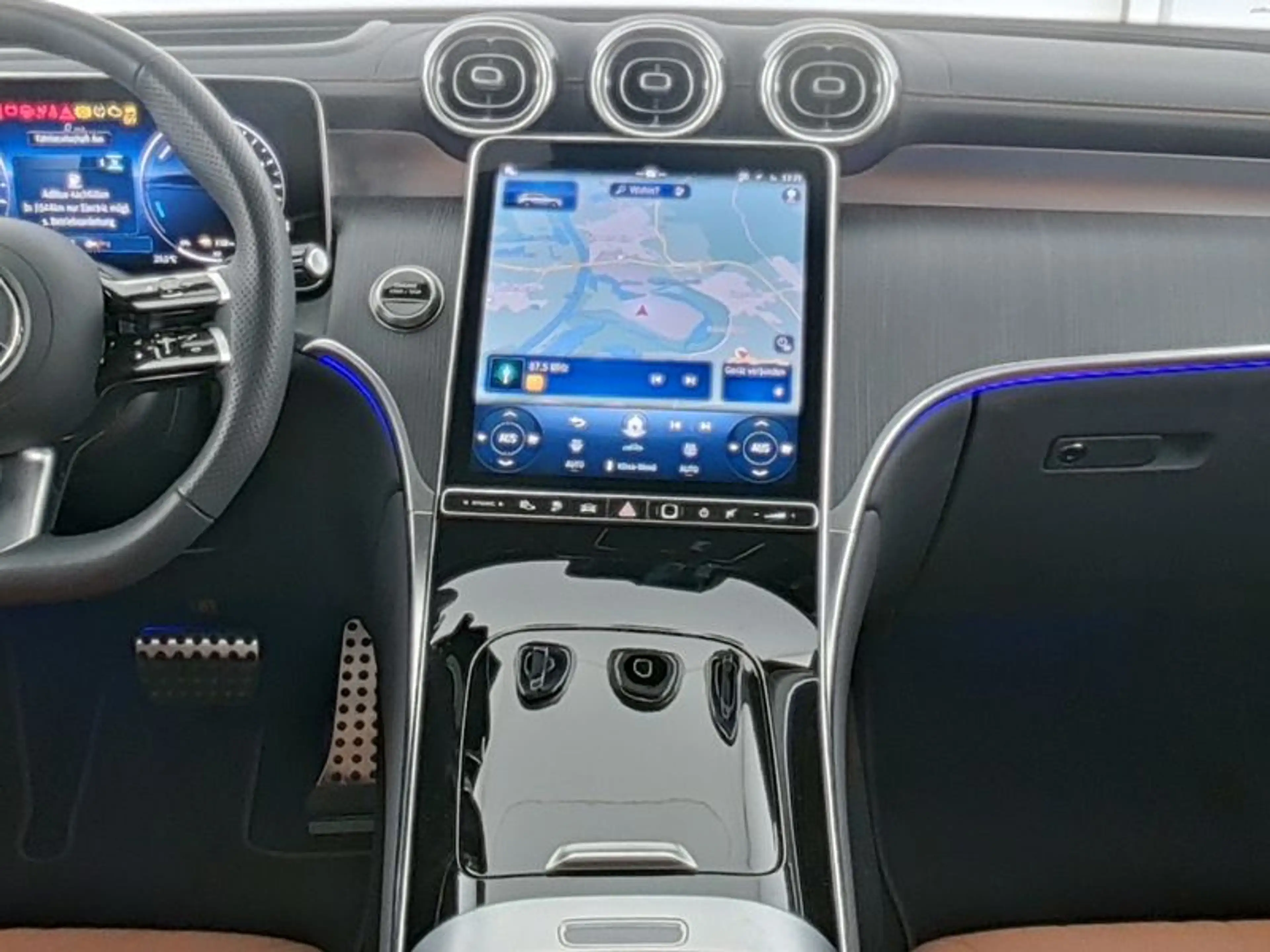 Mercedes-Benz GLC 300 de 4M AMG-Sport/Pano/HUD/AHK/Night/Nappa — photo 8
