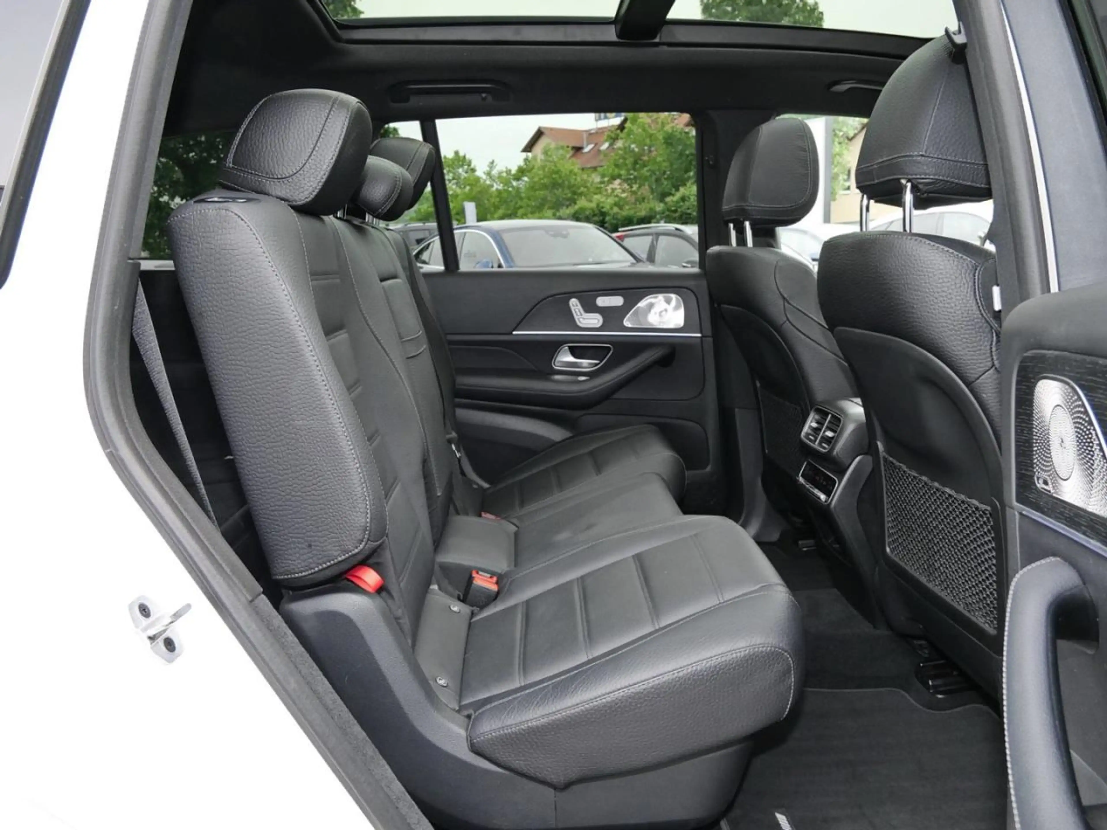 Mercedes-Benz GLS 400 d 4M AMG Night Panorama Standhzg 360° — photo 11