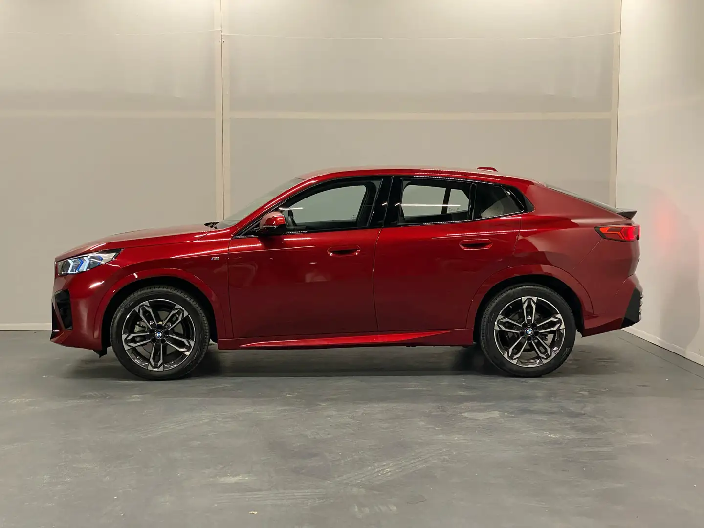 BMW X2 sDrive20i Launch Edition | M-Sportpakket |  19'' M Rood - 2