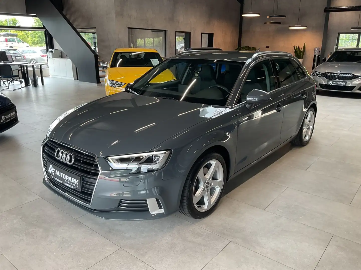 Audi A3 Sportback 1.4 TSI sport LED Navi Sitzh. PDC Grau - 1