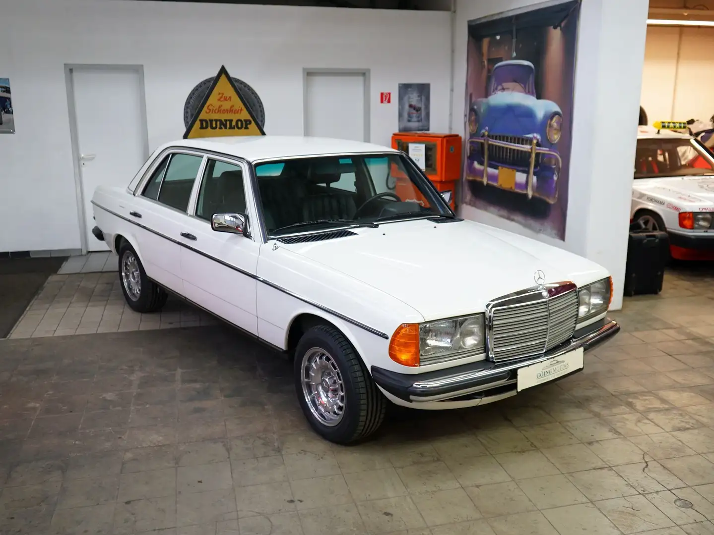 Mercedes-Benz 300 W123 original 19.980km mit Klimaanlage und H-Kennz Biały - 1