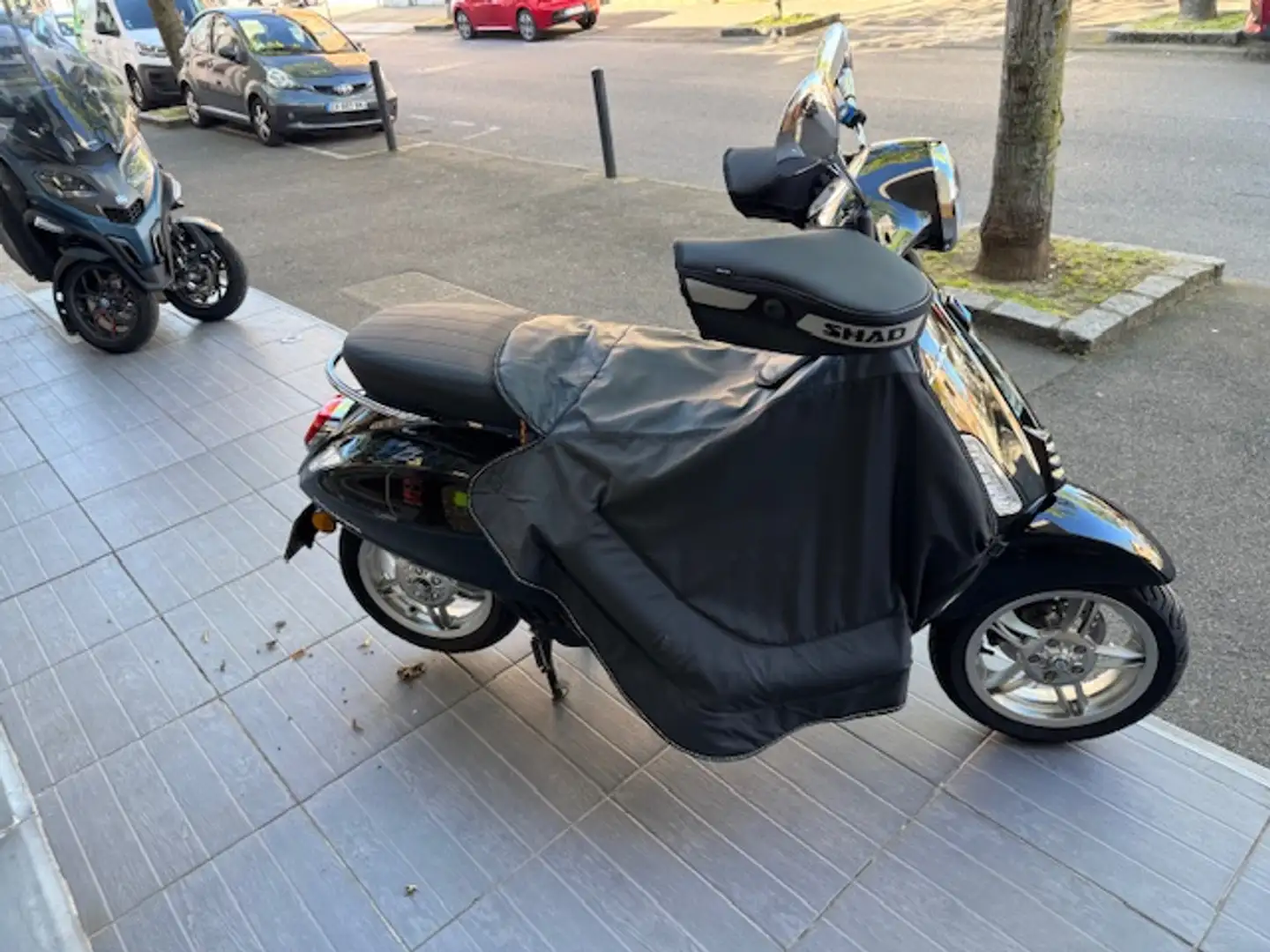 Vespa Primavera Negro - 1