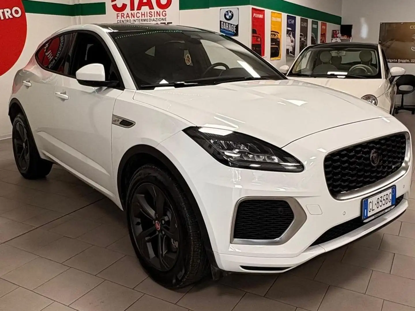 Jaguar E-Pace E-Pace 2021 1.5 i3 mhev R-Dynamic HSE 160cv auto Bianco - 1