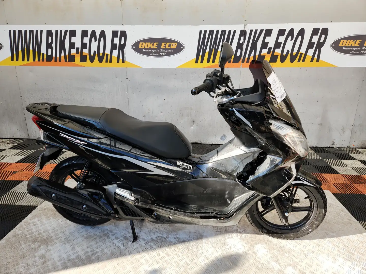Honda PCX 125 crna - 1