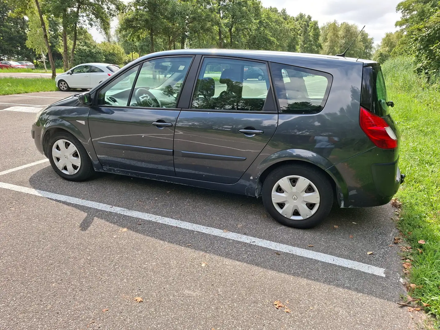 Renault Grand Scenic 1.5 dCi Sel. Bns | 7p | Airco | APK 2026 | 106PK Gri - 2