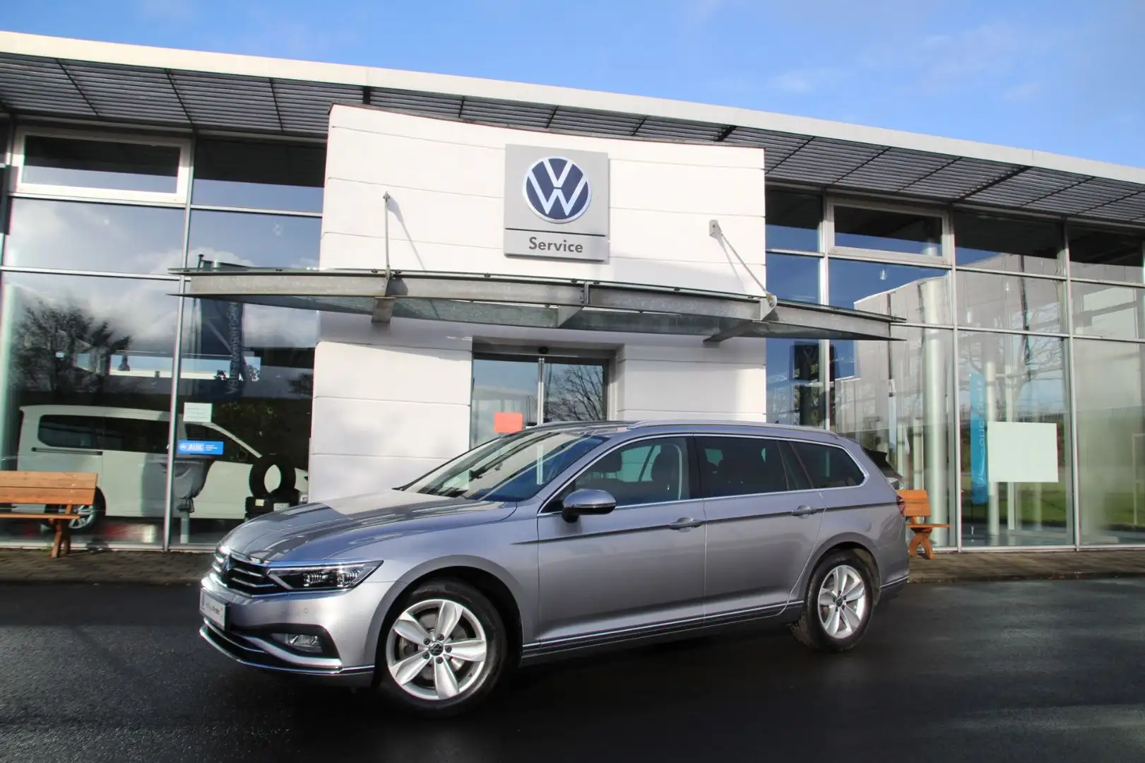 Volkswagen Passat Variant Elegance TDI DSG AHK+Navi+Matrix Silber - 1