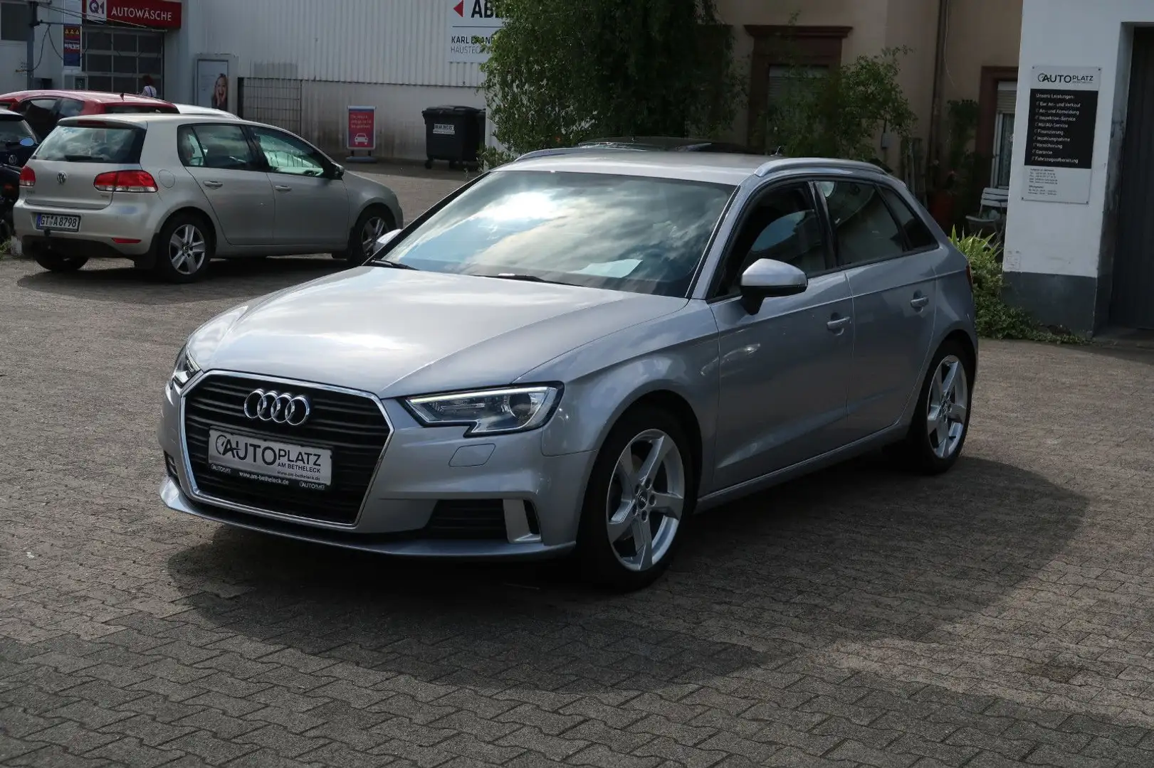 Audi A3 Sportback 30TFSI sport *LEDER *BI-XENON *NAVI Silber - 2