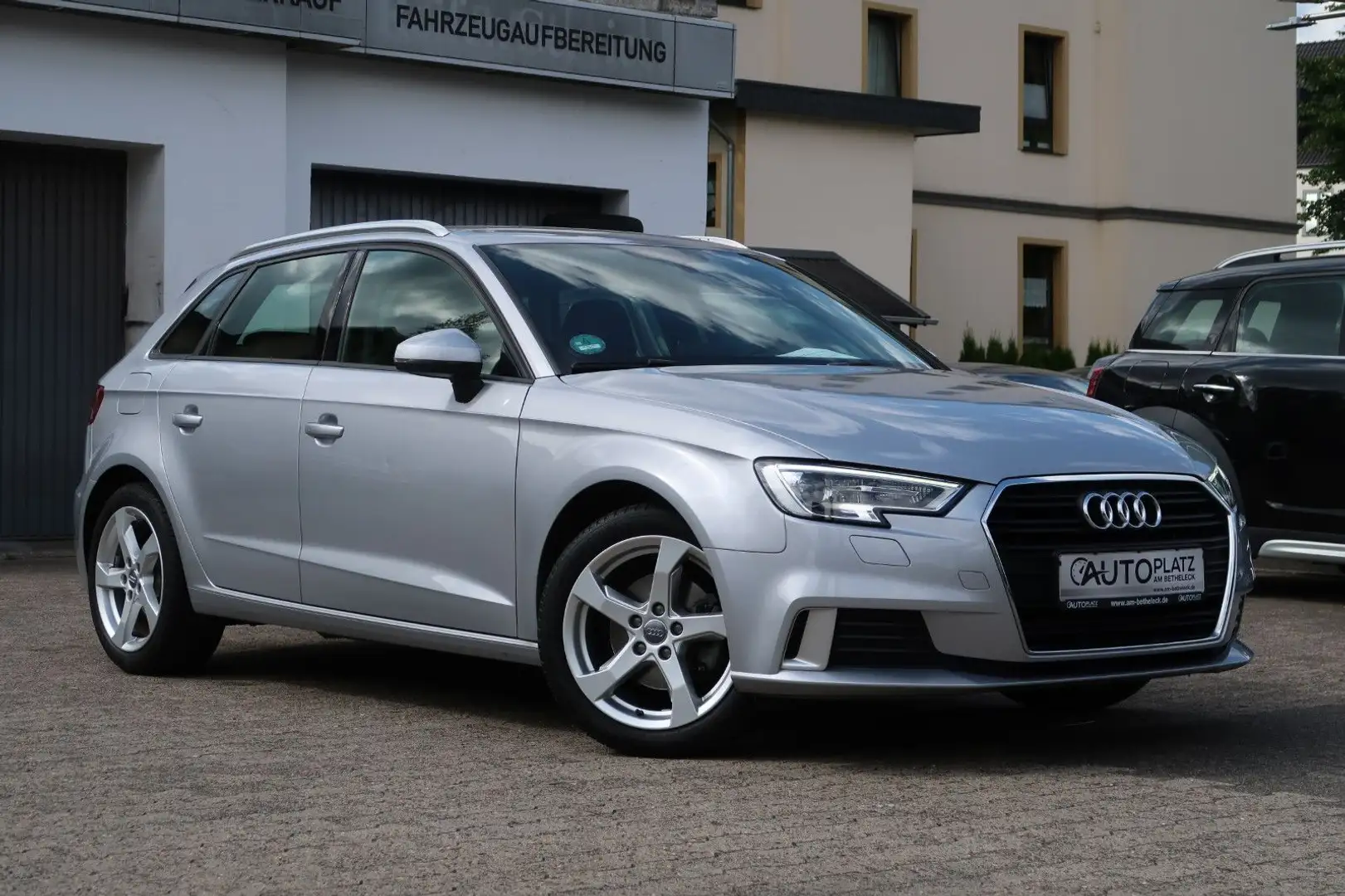 Audi A3 Sportback 30TFSI sport *LEDER *BI-XENON *NAVI Silber - 1