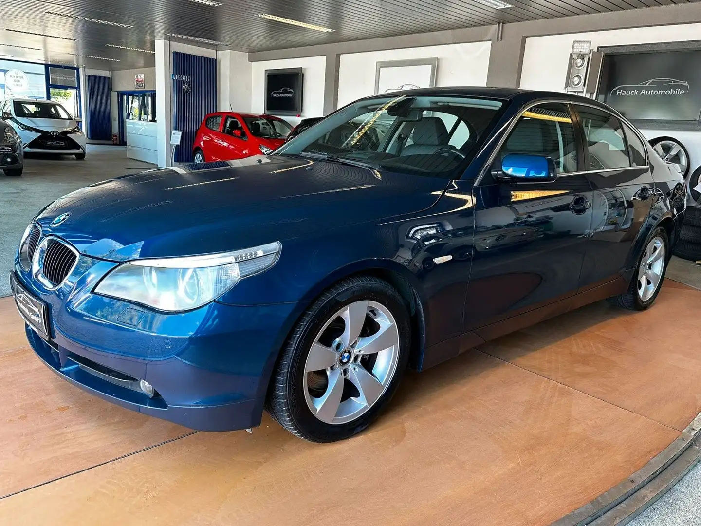 BMW 520 i Limousine AUT./NAVI/XENON/SHZ/PDC/ROLLO Blau - 1