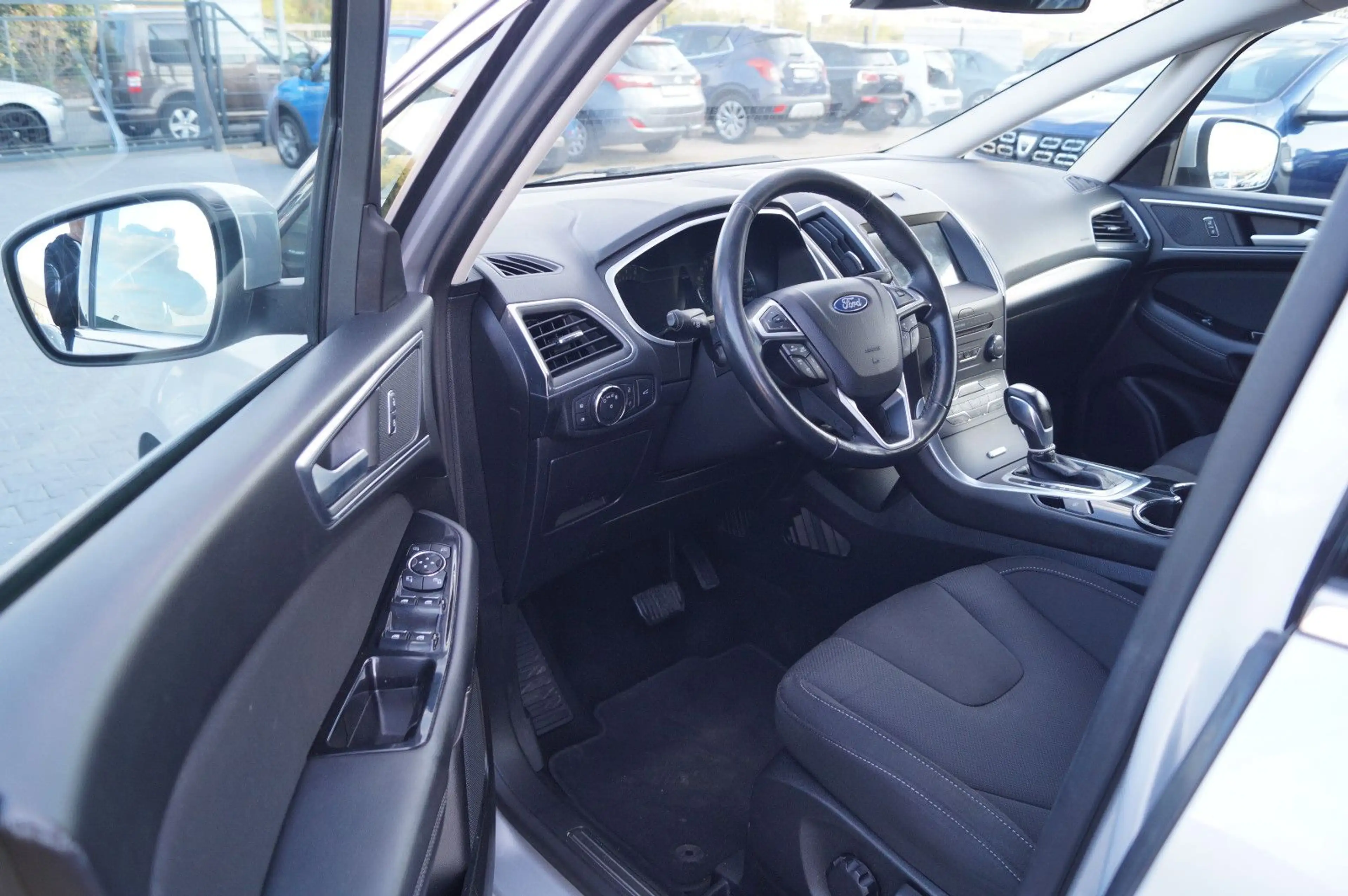Ford S-Max S-MAX Titanium AUTOMATIK 7 Sitze NAVI PDC SHZ — photo 10