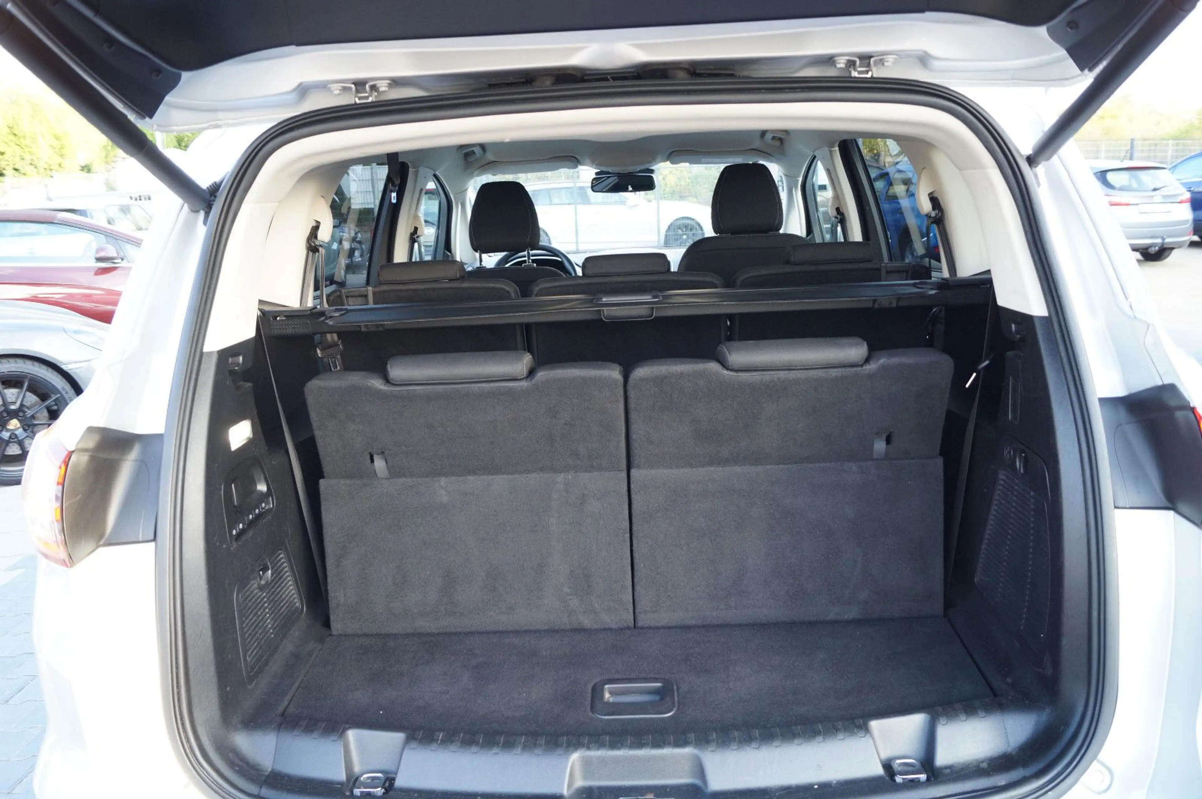 Ford S-Max S-MAX Titanium AUTOMATIK 7 Sitze NAVI PDC SHZ — photo 9
