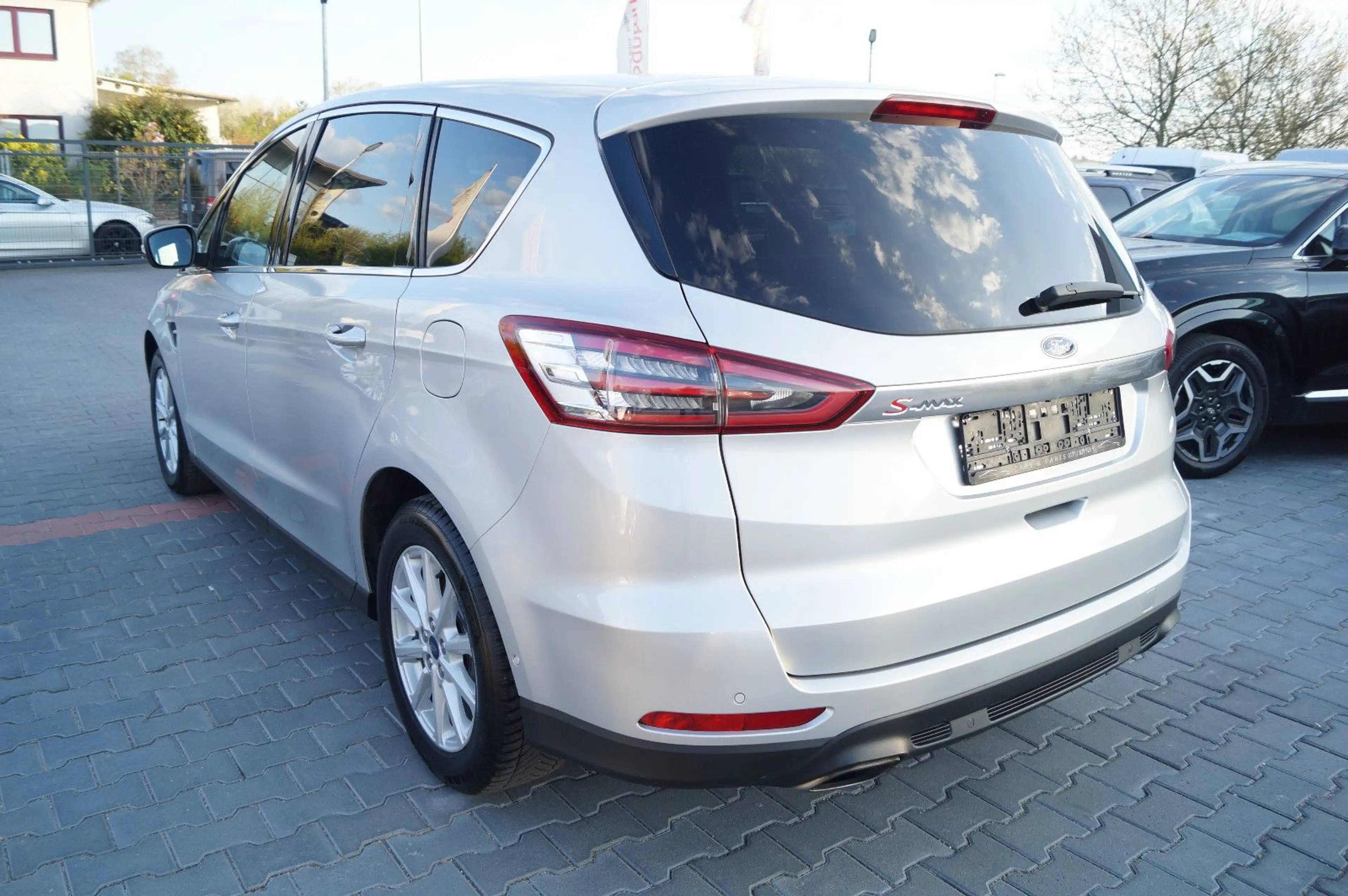 Ford S-Max S-MAX Titanium AUTOMATIK 7 Sitze NAVI PDC SHZ — photo 5