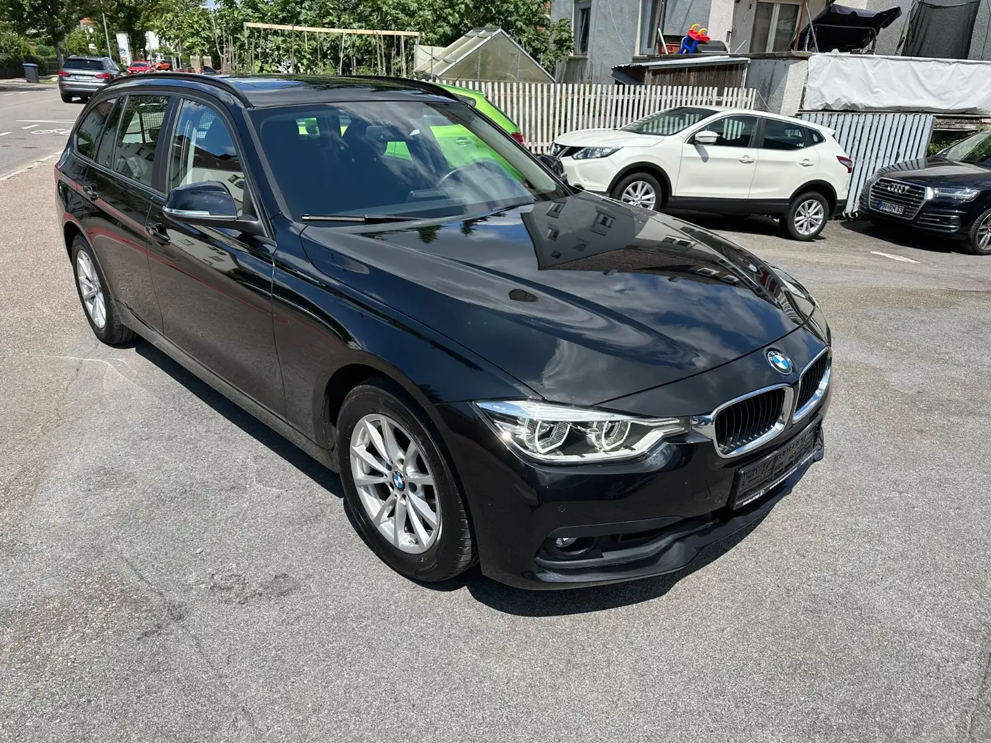 BMW 320 Baureihe 3 Touring 320 d Advantage/Navi/LED Zwart - 1