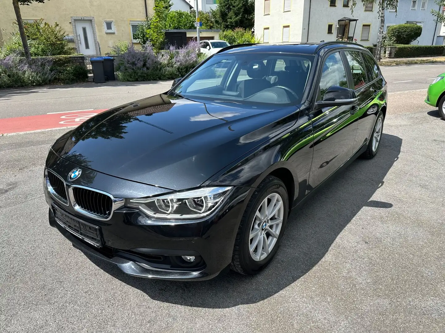 BMW 320 Baureihe 3 Touring 320 d Advantage/Navi/LED Zwart - 2