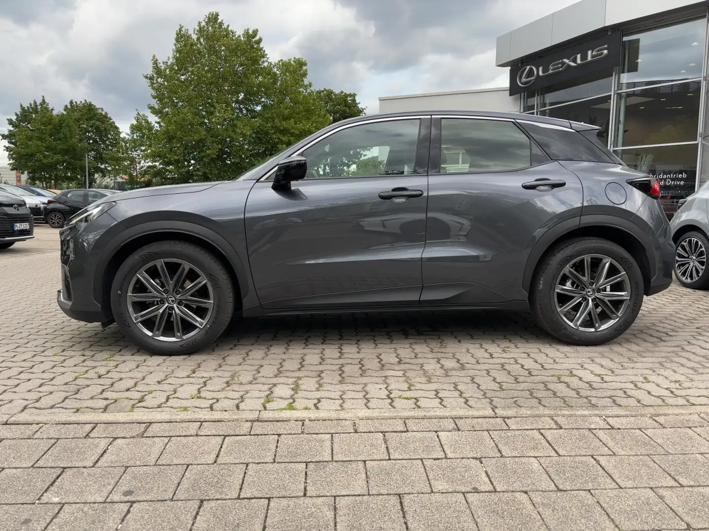 Lexus LBX 1.5 (FWD) Relax Matrix 360 ACC AUT HUD Kam. Šedá - 2