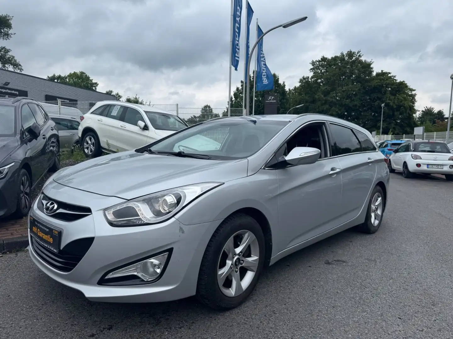 Hyundai i40 I40/1,6EDITION/KLIMAAUT/ALU/PDC/8XBEREIFT/S.HEFT Argent - 1