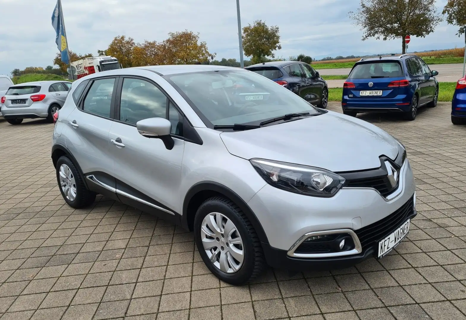 Renault Captur Dynamique AUTOMATIK 1.HAND AHK Grau - 2