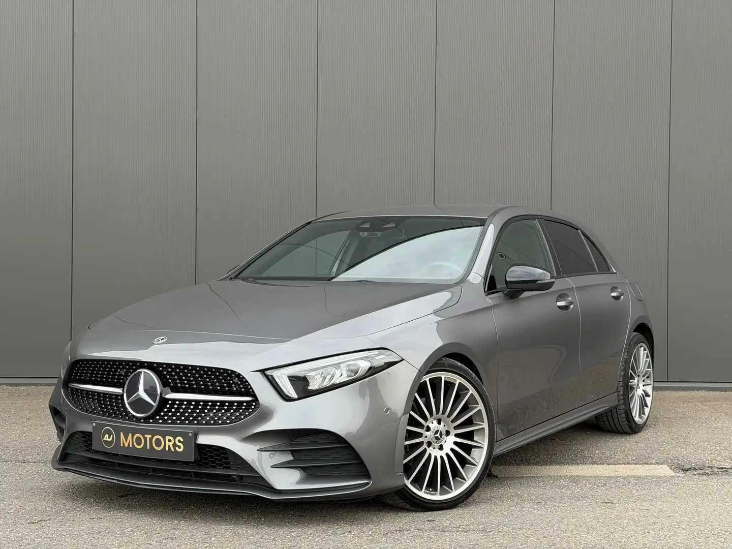 Mercedes-Benz A 180 d 116cv - Boite Auto. - Pack AMG - Garantie 12M Gris - 1