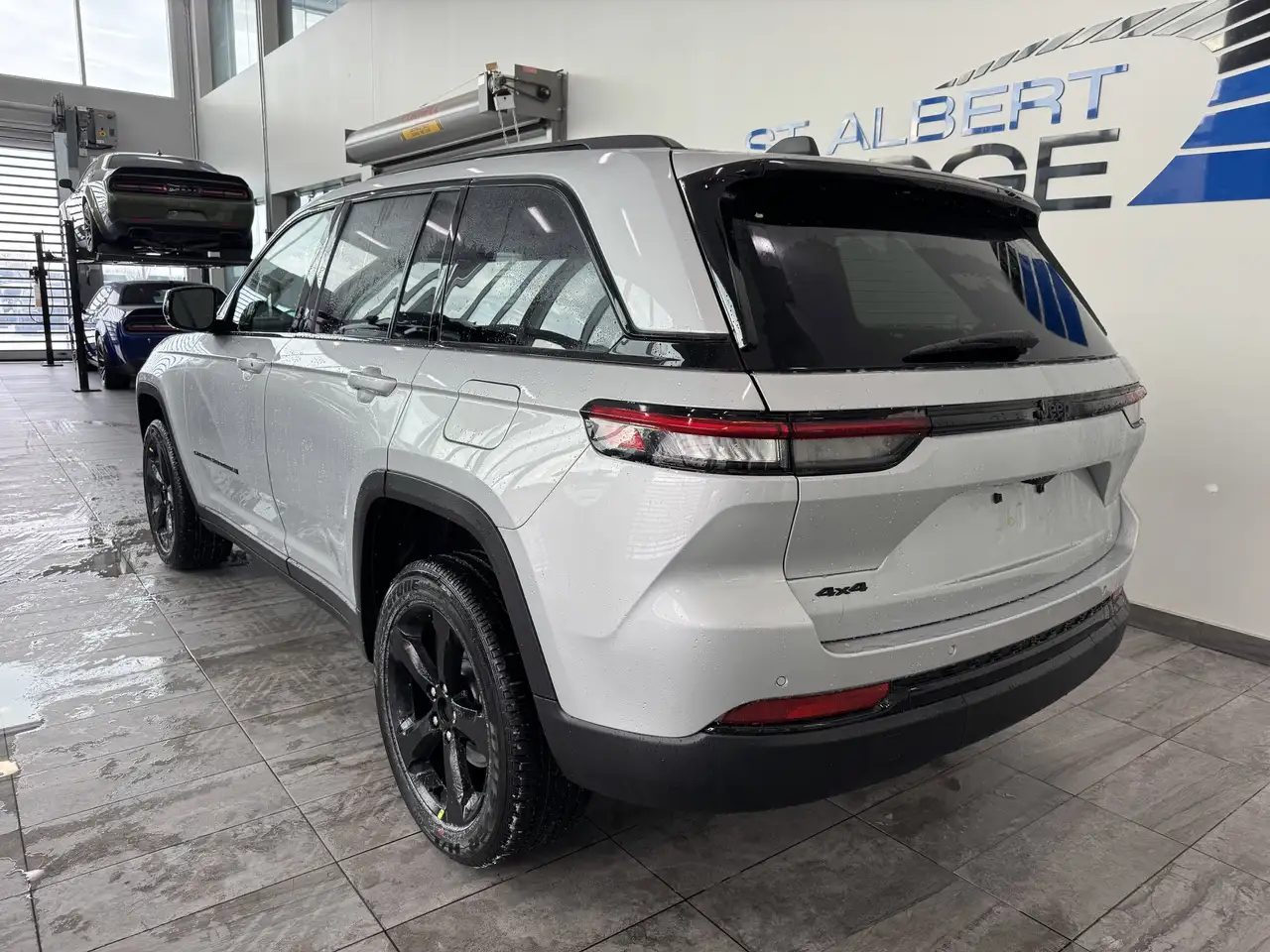 Jeep Grand Cherokee снимка Jeep Grand Cherokee
