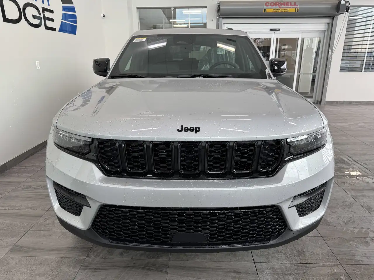 Jeep Grand Cherokee снимка Jeep Grand Cherokee