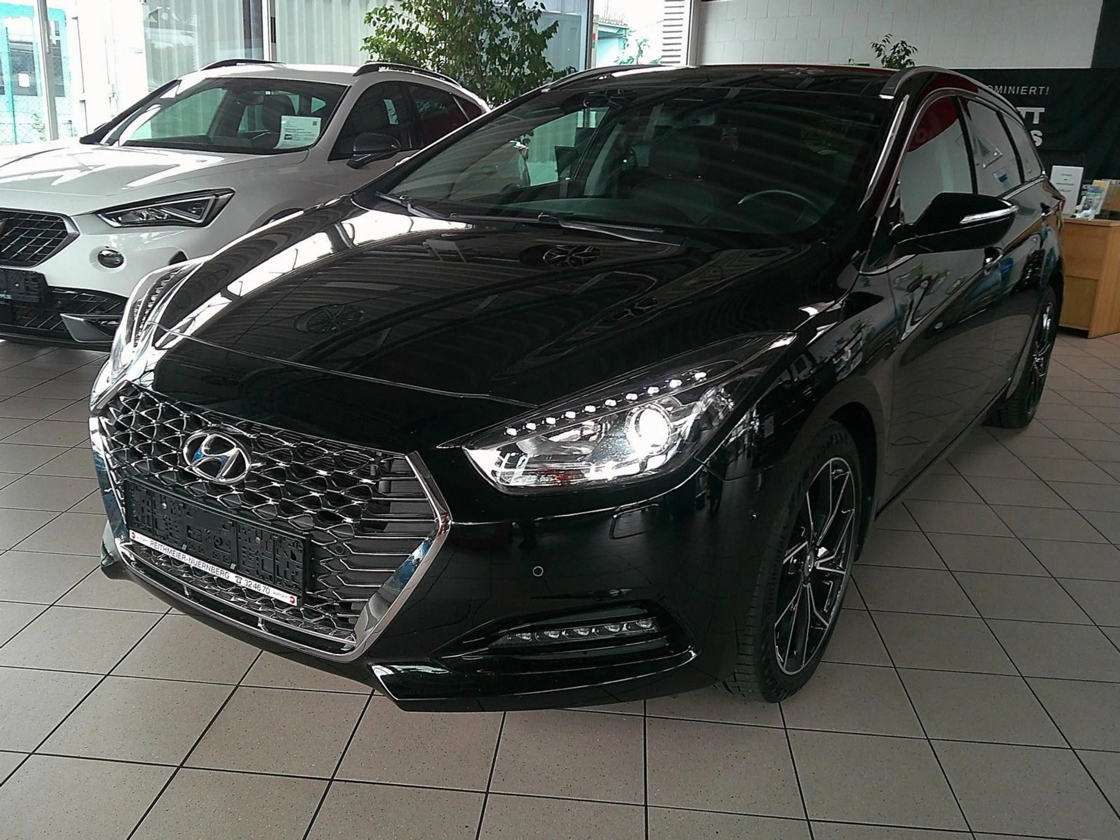 Hyundai i40 cw SPACE PLUS PANO SD NAV ***MEGAVOLL*** — photo 2