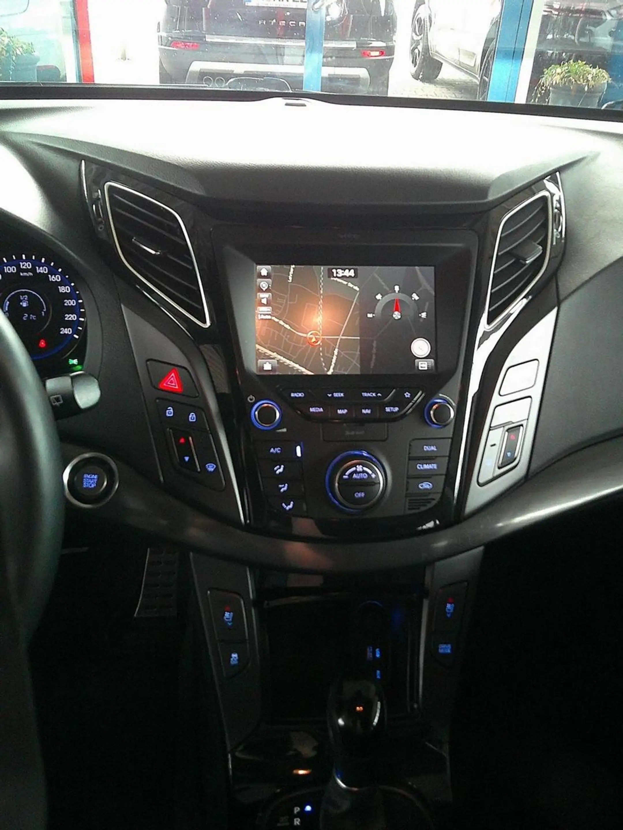 Hyundai i40 cw SPACE PLUS PANO SD NAV ***MEGAVOLL*** — photo 11