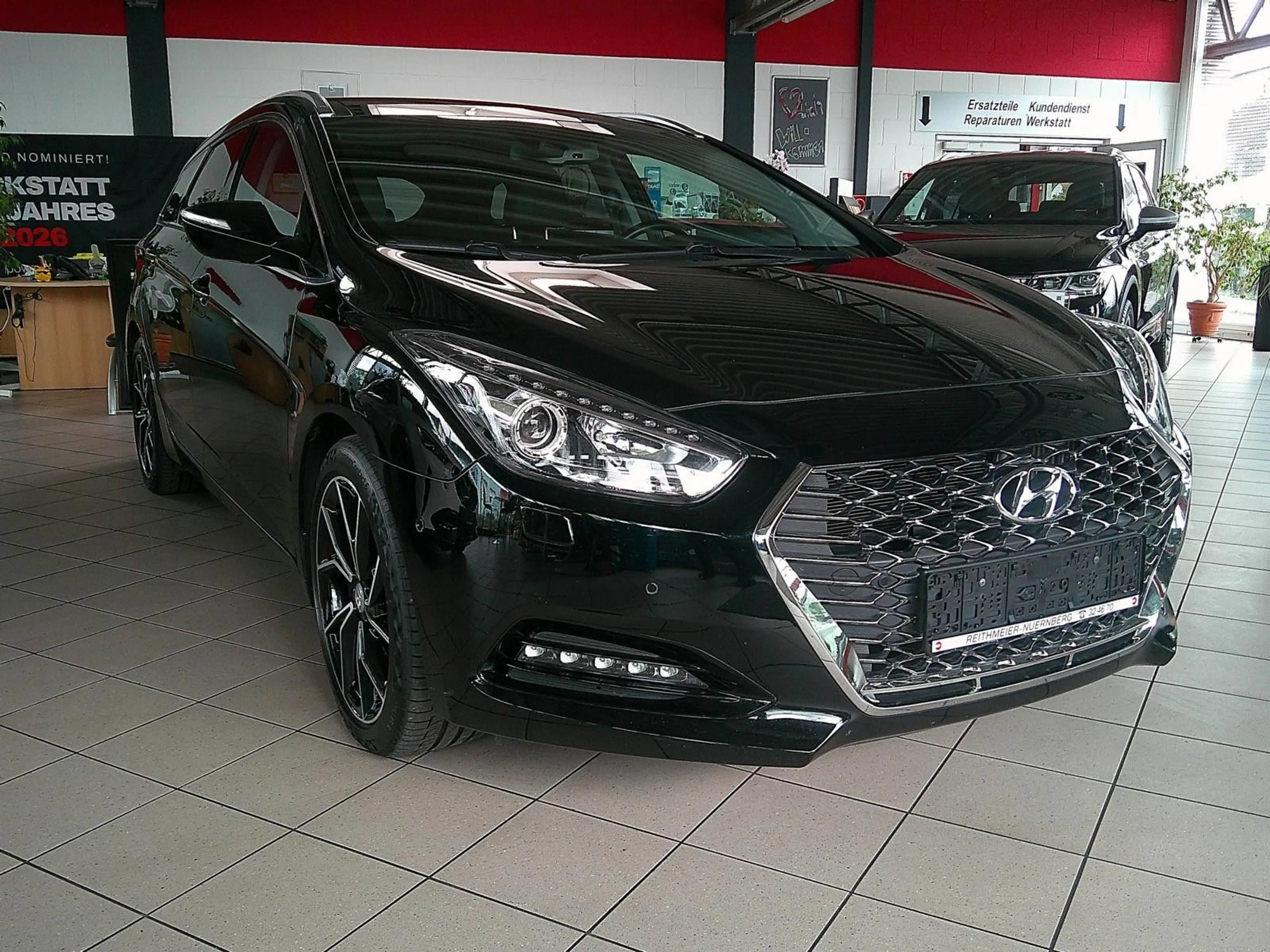 Hyundai i40 cw SPACE PLUS PANO SD NAV ***MEGAVOLL***