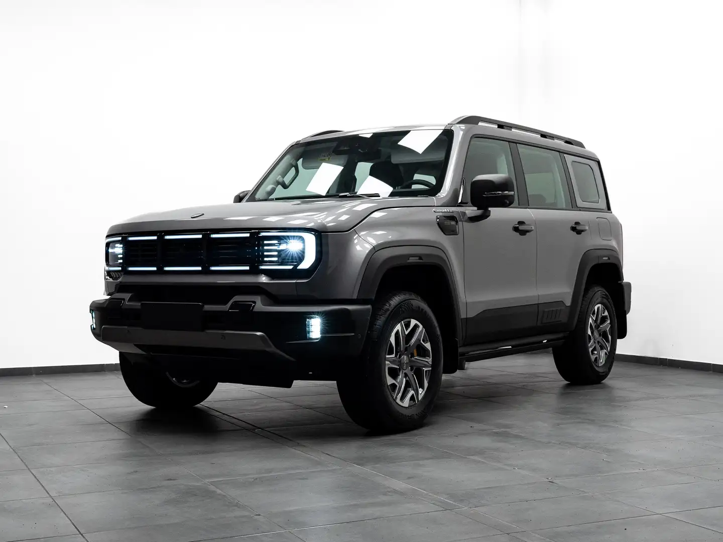 BAIC BJ40 PRO 2.0T 4WD Šedá - 1