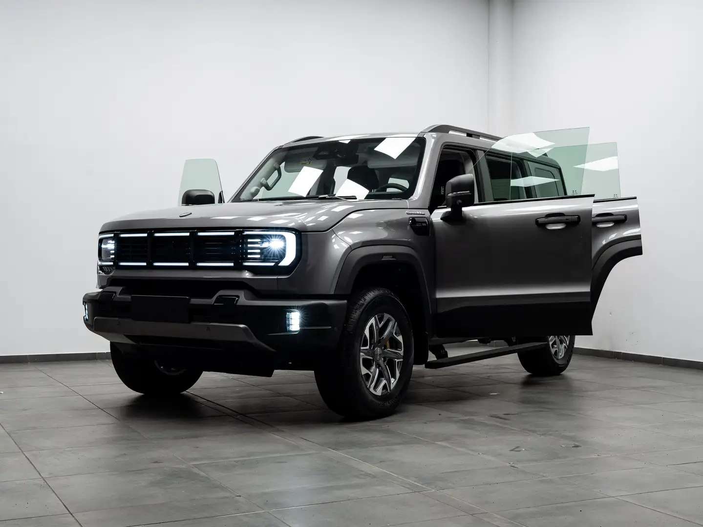 BAIC BJ40 PRO 2.0T 4WD Šedá - 2