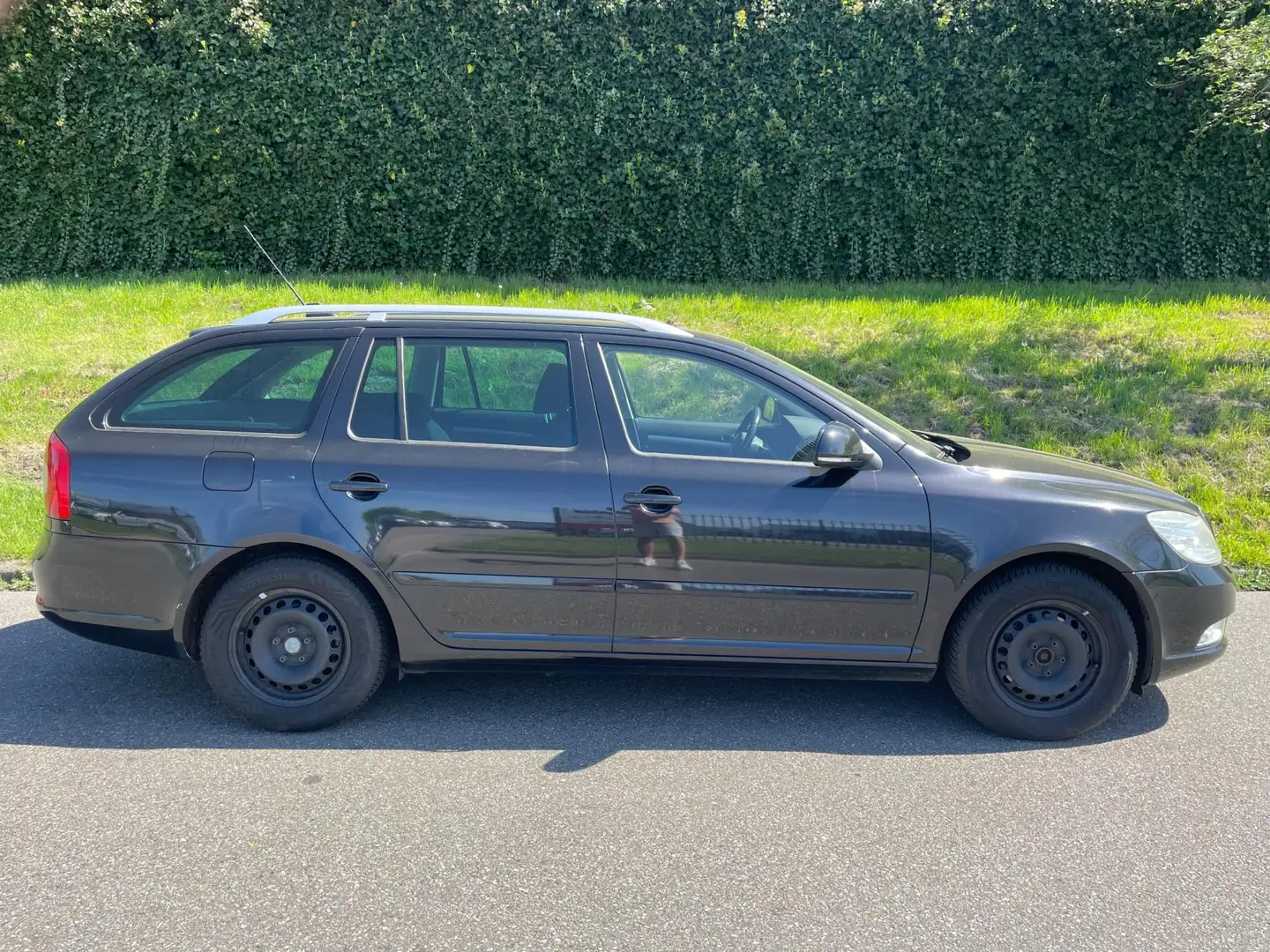 Skoda Octavia Combi 2.0 TDI Elegance - Automaat - Clima - Cruise Zwart - 2