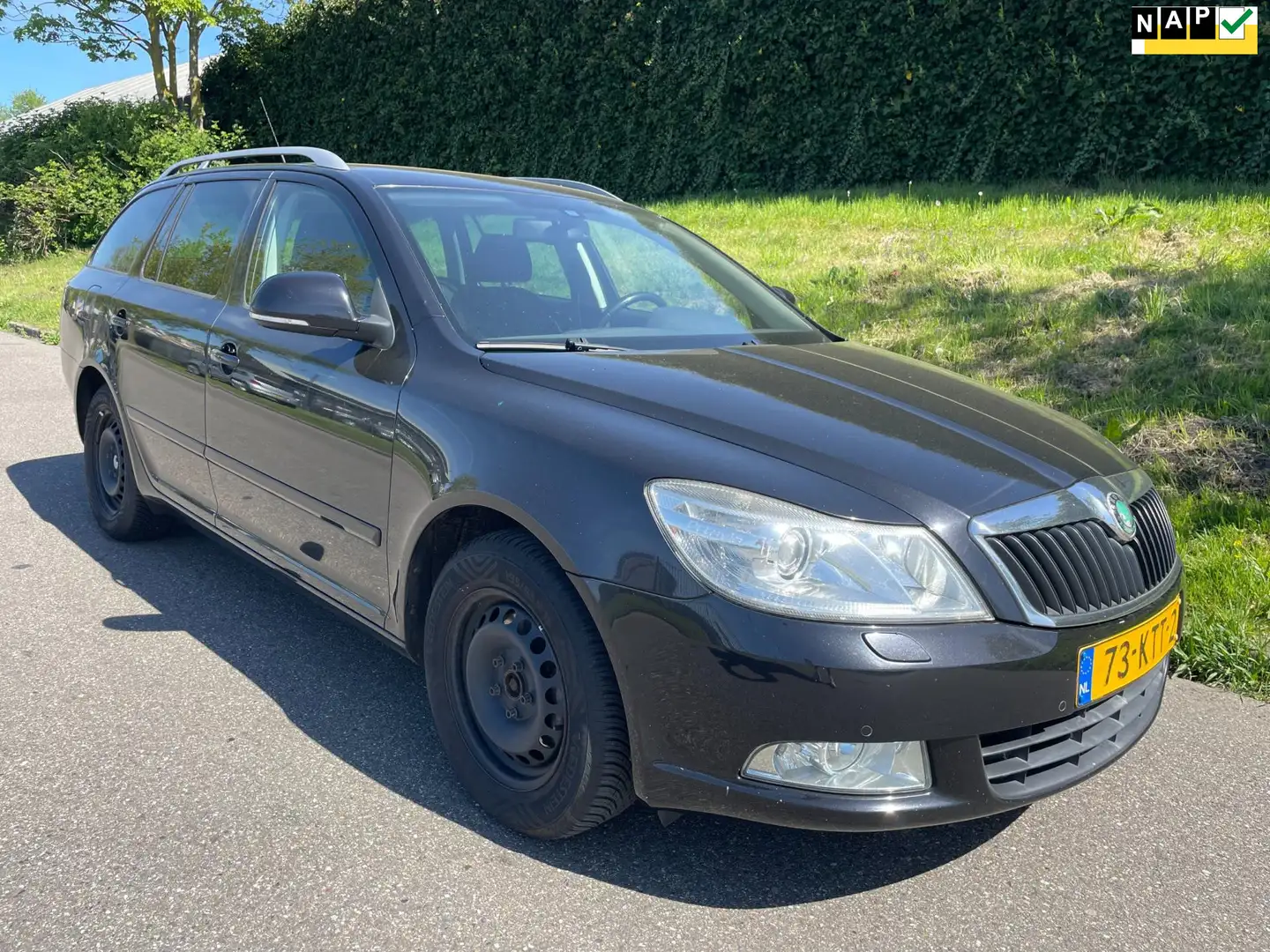 Skoda Octavia Combi 2.0 TDI Elegance - Automaat - Clima - Cruise Zwart - 1