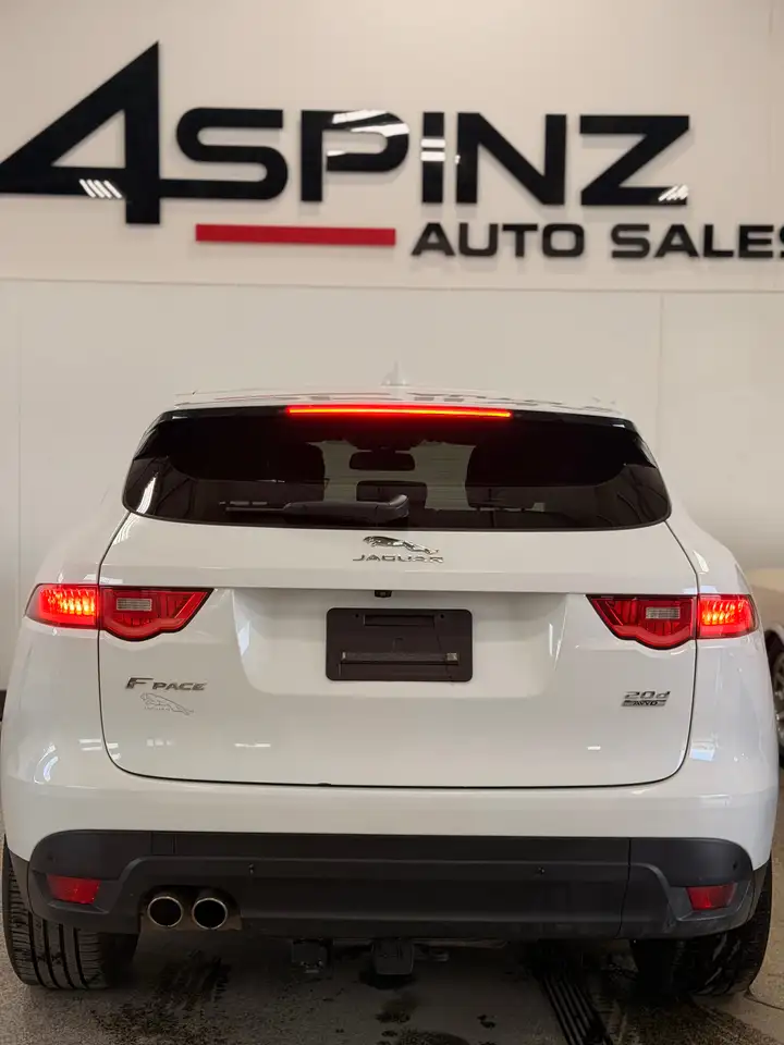 Jaguar F-Pace снимка Jaguar F-Pace