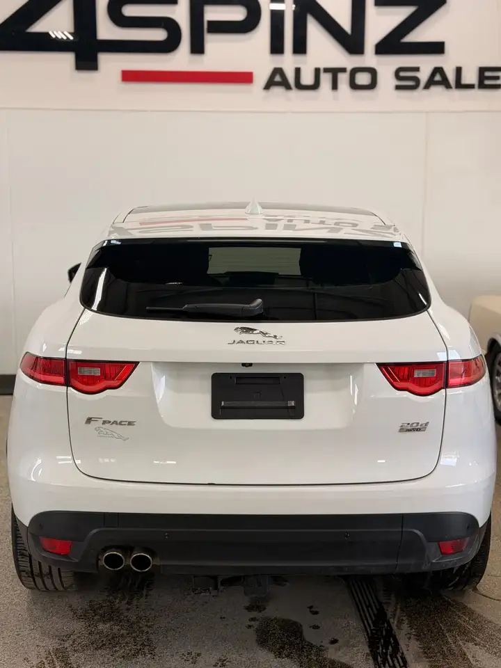 Jaguar F-Pace снимка Jaguar F-Pace