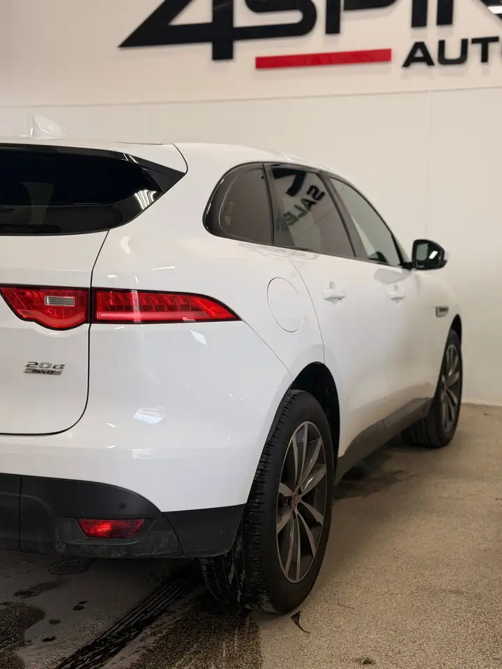 Jaguar F-Pace снимка Jaguar F-Pace