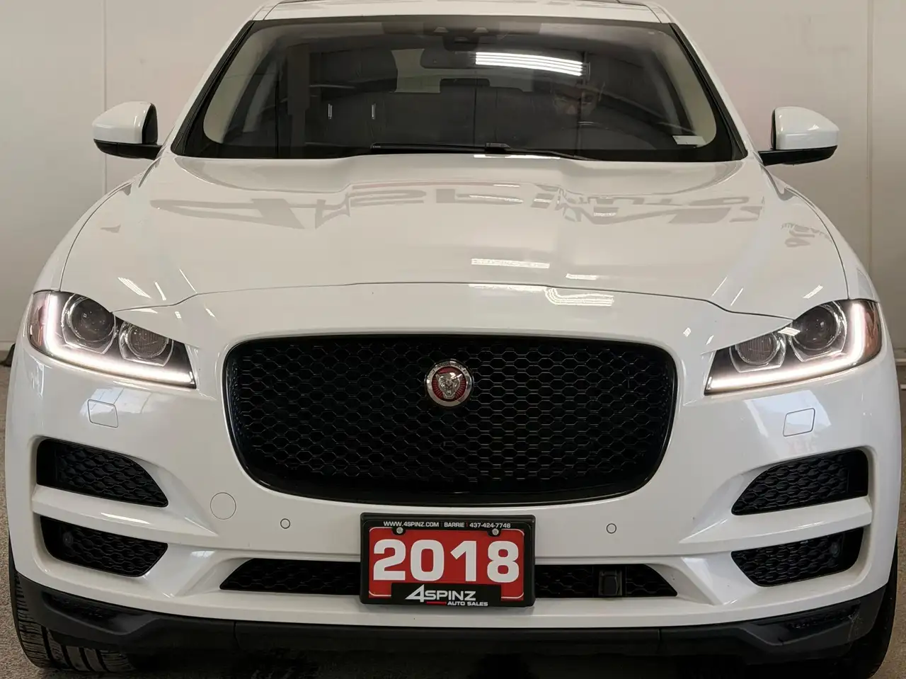 Jaguar F-Pace снимка Jaguar F-Pace