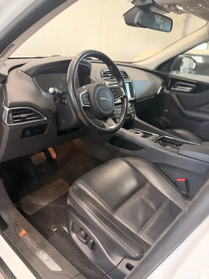 Jaguar F-Pace снимка Jaguar F-Pace