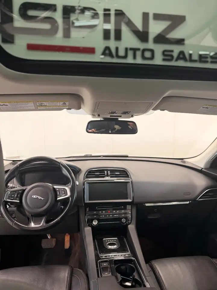 Jaguar F-Pace снимка Jaguar F-Pace