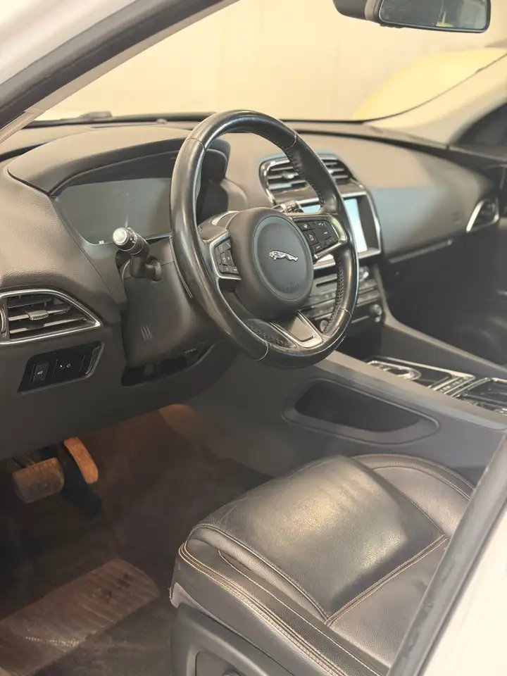 Jaguar F-Pace снимка Jaguar F-Pace