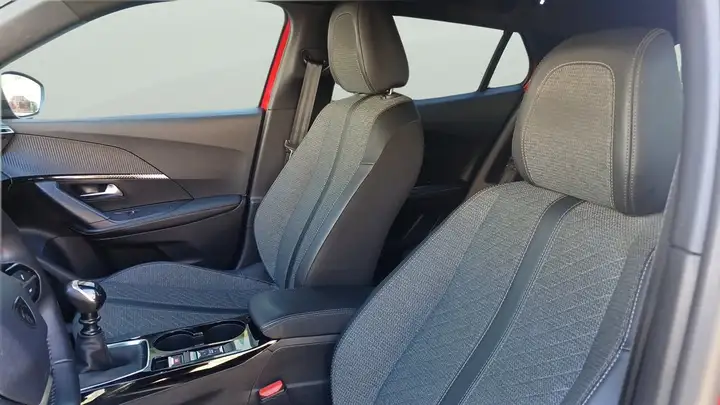 Peugeot 2008 2023, foto 11