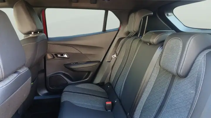 Peugeot 2008 2023, foto 12