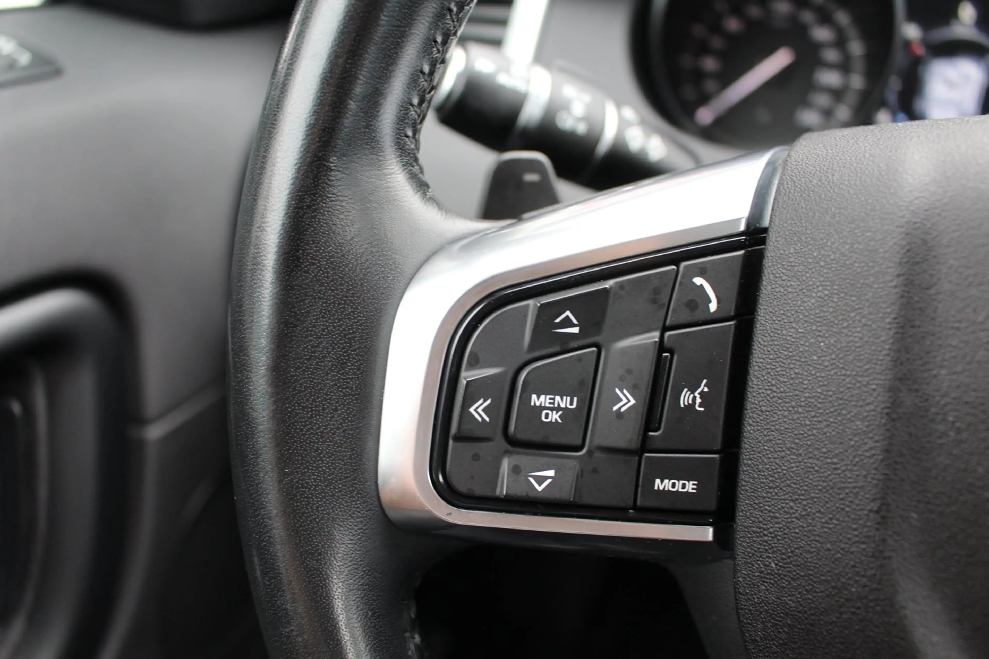 Land Rover Discovery Sport 2,0 TD4 4WD Pure — photo 13