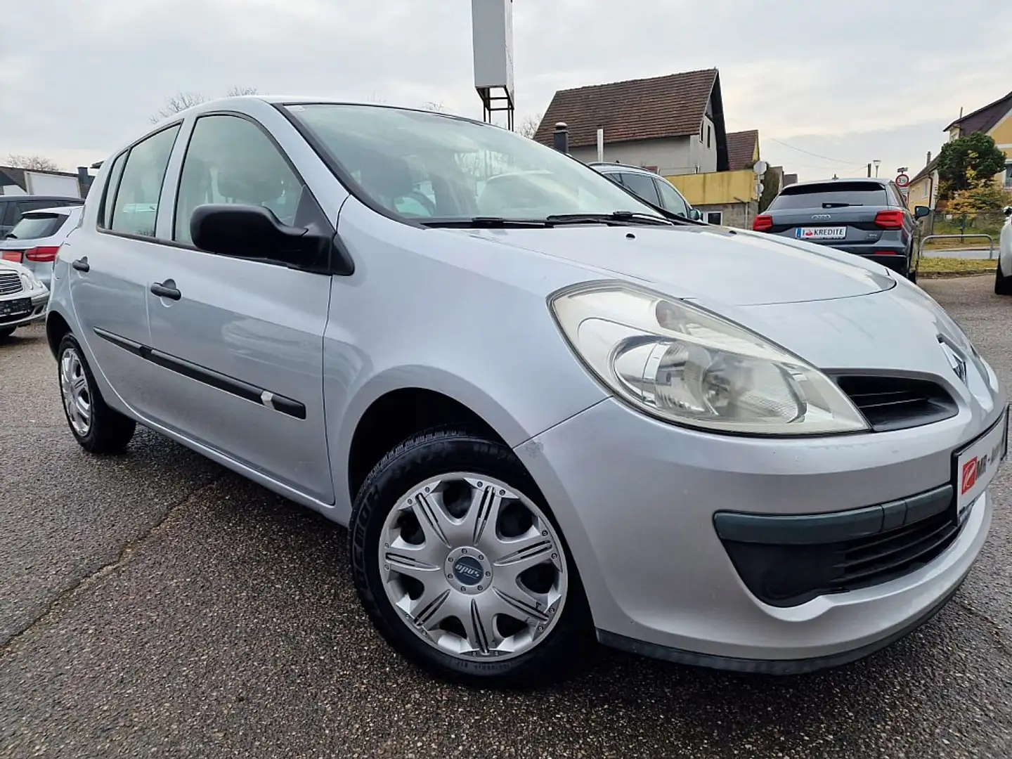 Renault Clio Expression 1,2 16V Grau - 1