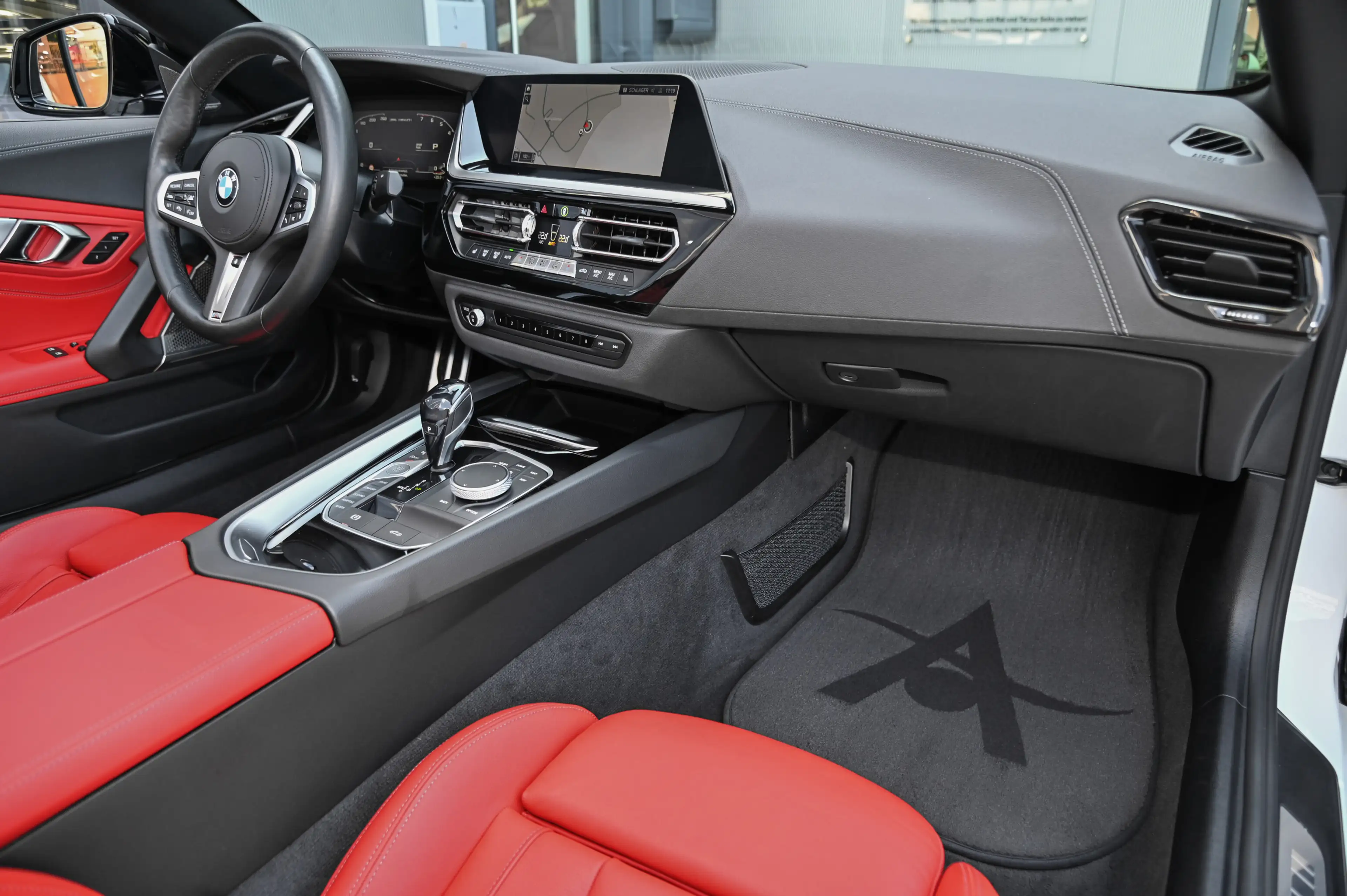 BMW Z4 M Live Cockpit Prof.* HUD* Kamera* 19 Zoll — photo 11