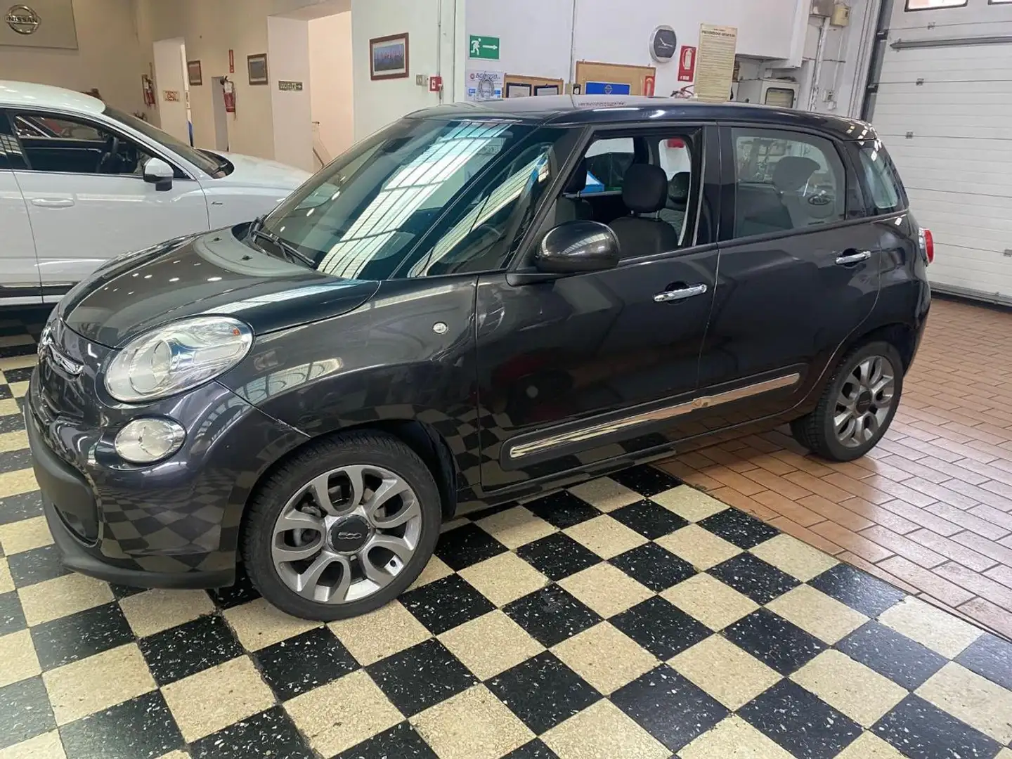 Fiat 500L 1.6 Multijet 105 CV Lounge Tetto Panoramico Grigio - 2