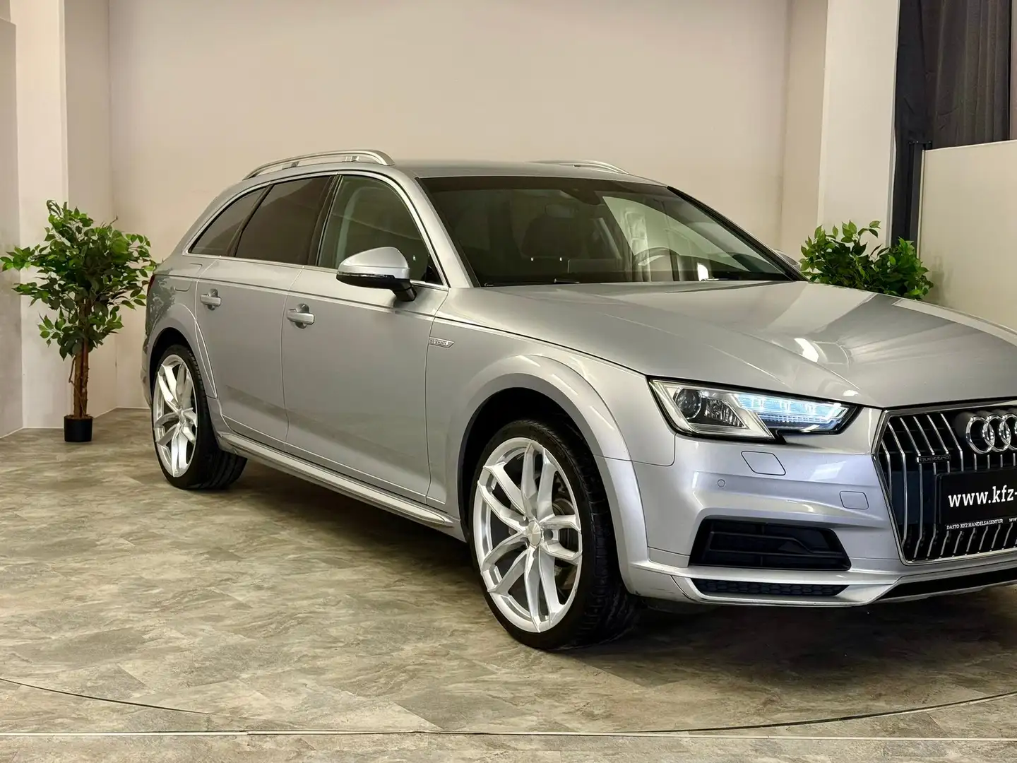 Audi A4 allroad MMI PLUS /// OPTIK PAKTET /// STANDHEIZUNG Argent - 2